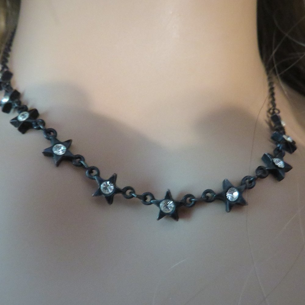 BLACK NECKLACE